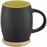 10046603-Ceramiczny kubek Hearth z drewnianym wiekiem/spodeczkiem-czarny, limonka