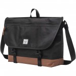 12075790-Herschel Cove torba listonoszka z recyklingu o pojemności 22,5 l-Czarny